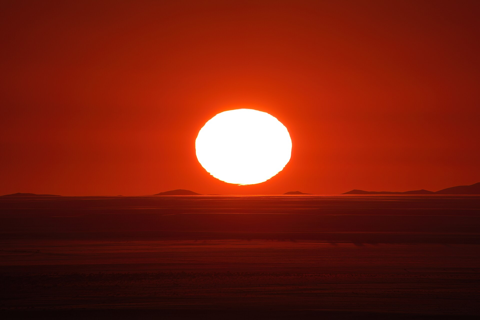A peaceful sunset over the ocean evokes calm and focus for digital creators.